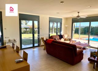 Maison à Santa Eulàlia de Ronçana. Casa con piscina parking y jardín