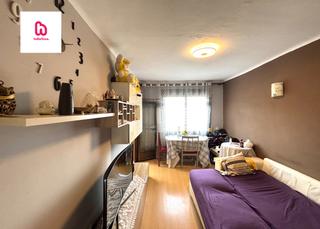 Appartement à Ciutat Meridiana. Piso de 2 habitaciones con balcón y parking