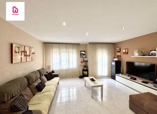 Maison jumelée à Torrent Ballester. Casa 4  habitaciones con parking terraza y patio