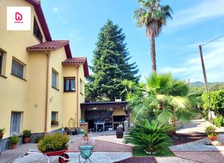 Xalet a Bigues i Riells. Casa con jardin propio pisicina terra y plaza de garaje