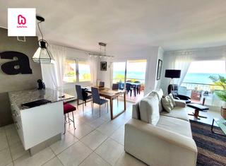 Appartement à Sant Vicenç Platja. Piso de 4 habitaciones con piscina parking y vistas al mar . 1er