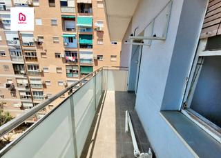 Flat in Carrer del paraguai 33. Piso a reformar de 3 habitaciones con parking ascensor y lavader