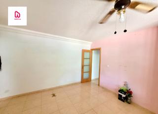Pis a Badia del Vallès. Piso reformado de  3 habitaciones con terraza y ascensor