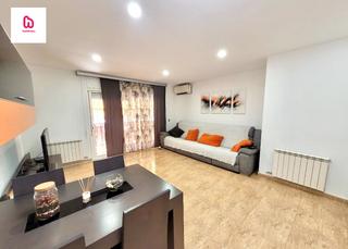 Appartement à Olesa de Montserrat. Piso de 3 habitaciones con balcón plaza de parking lavadero y tr