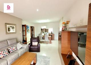 Casa adossada a Franqueses del Vallès (Les). Casa de 4 habitaciones  con jardin terraza y parking privado
