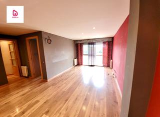 Pis a Col·legis Nous. Piso de 3 habitaciones con parking y balcón para entrar a vivir