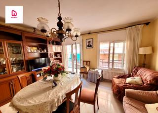 Pis a Plaça Catalunya. Piso de 3 habitaciones con balcón amueblado  y trastero