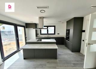 Xalet a Carrer d'àngel guimerà 8. Casa en construcción de 4 habitaciones jardin y parking