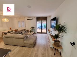 Pis  Carrer de carles altés. Planta baja en venta en el barri antic – viladecans