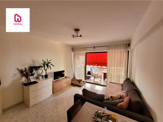 Appartement  Carrer del pont del sergent. Piso con terraza en caldes d’estrac