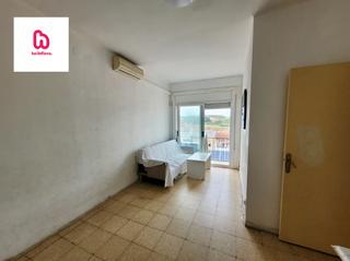 Appartement  Carrer d'astúries. Piso en rubí – 4ª planta sin ascensor para reformar