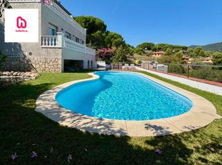 Xalet  Carrer de josep gallart i parera. Casa a 4 vientos en calella