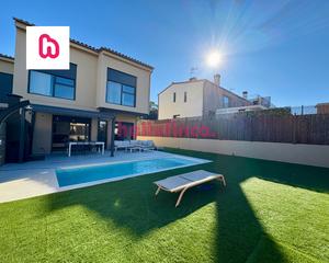 Maison jumelée à Roca del Vallès (La). Casa pareada en la roca del vallès (sant agnès de malanyanes)