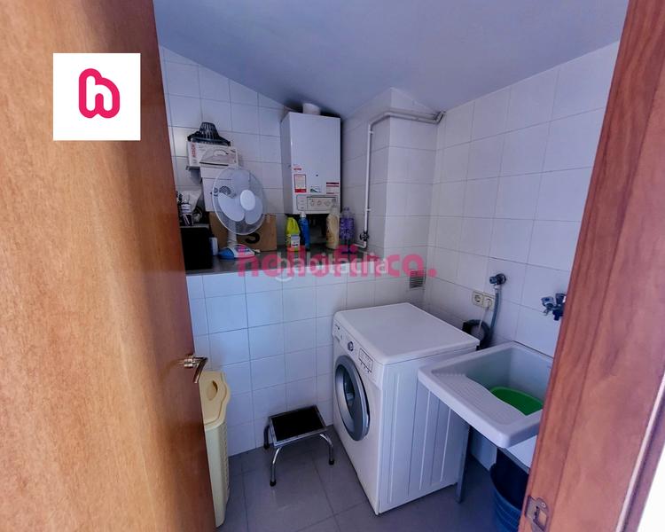 Foto 520fde92-1f65-4e8e-87f8-911bf2c6bf5a. Àtic amb calefacció aparcament a Ca n'Aurell Terrassa