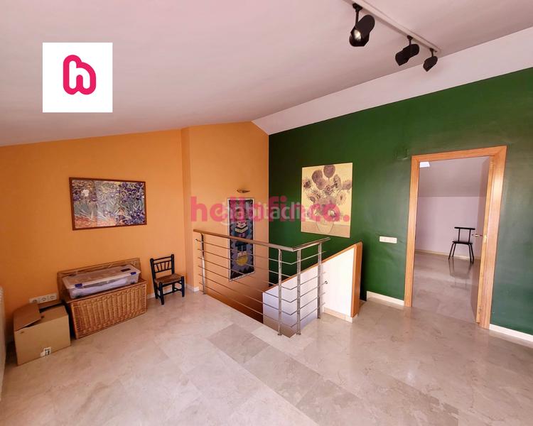 Foto cd47582b-b2b6-4e39-afd3-3871ba715f7a. Àtic amb calefacció aparcament a Ca n'Aurell Terrassa