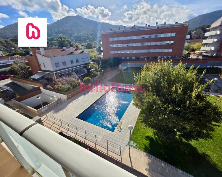Foto 5a3053f7-f26f-450f-abc2-eb754c957e47. Dúplex amb calefacció aparcament piscina a Montornès del Vallès