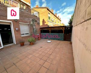 Doppelhaus  Avinguda de l'estela ibèrica. Casa pareada esquinera en santa perpètua de mogoda