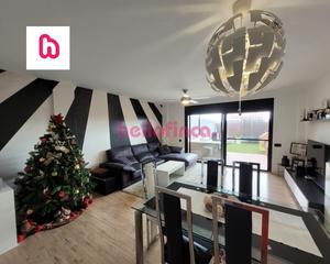 Casa adossada  Carrer dels llorers. Casa adosada con zona comunitaria en vilanova i la geltru