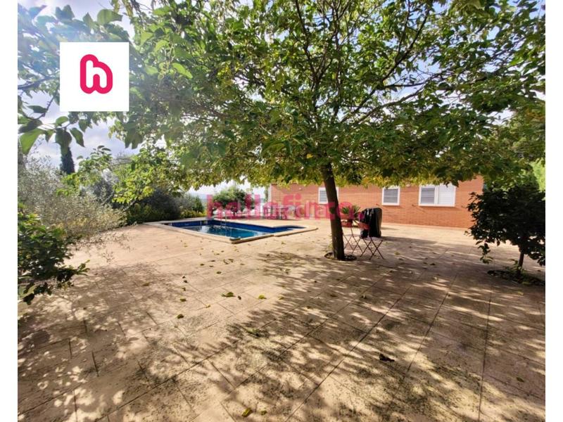 Foto 75c08e23-fea0-4e7f-addf-7a665b276628. Casa amb calefacció aparcament piscina a Abrera