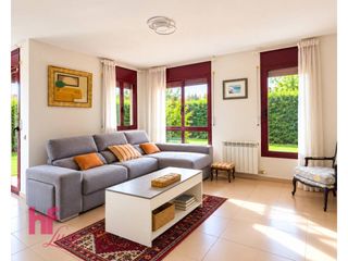 Casa aparellada a Lliçà de Vall. Casa pareada y esquinera en lliçà de vall  can prat