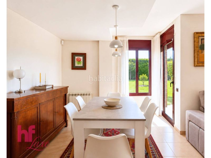 Foto f54c6cf1-ec75-41f0-9f64-546c9d2396b2. Casa aparellada amb calefacció aparcament a Lliçà de Vall