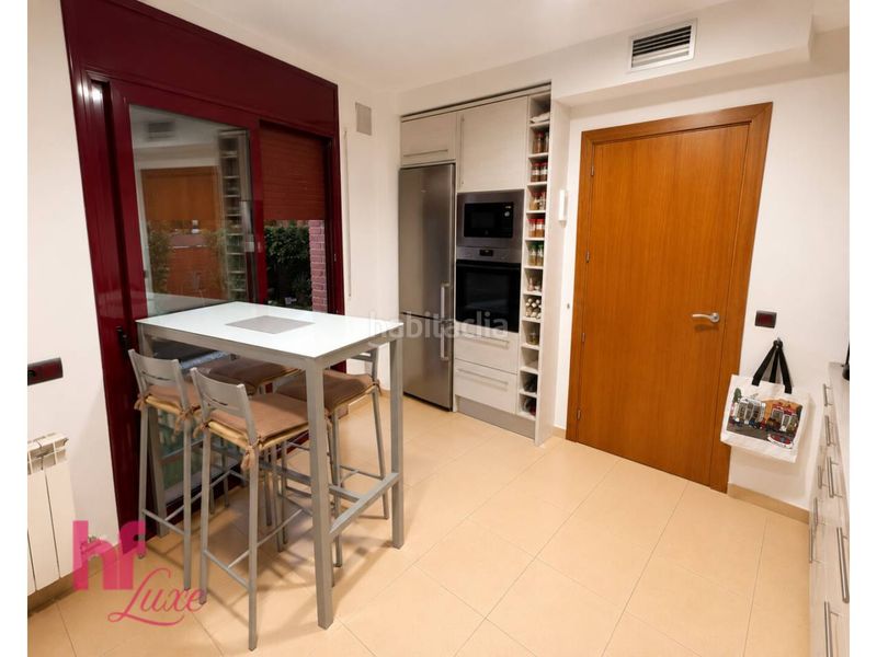 Foto ffe9e08f-2149-4b50-b1d4-dfc7f77a0f29. Casa aparellada amb calefacció aparcament a Lliçà de Vall
