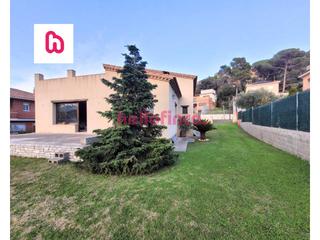 Chalet in Calle Esquirols