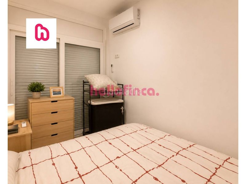 Foto 61447876-4466-48f5-acb0-d7db19b5ffe8. Casa aparellada amb aparcament a Canyelles