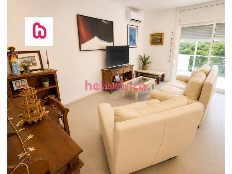 Foto a5ab00b2-e1c4-42c0-a159-dfb698c290ce. Casa aparellada amb aparcament a Canyelles