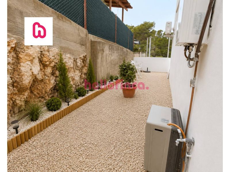 Foto bd09289c-318f-43a6-ae05-cf9df68591cc. Casa aparellada amb aparcament a Canyelles