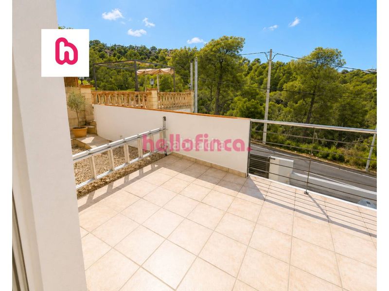Foto d0b8b32e-f541-4074-839e-e27ad9f83e52. Casa aparellada amb aparcament a Canyelles