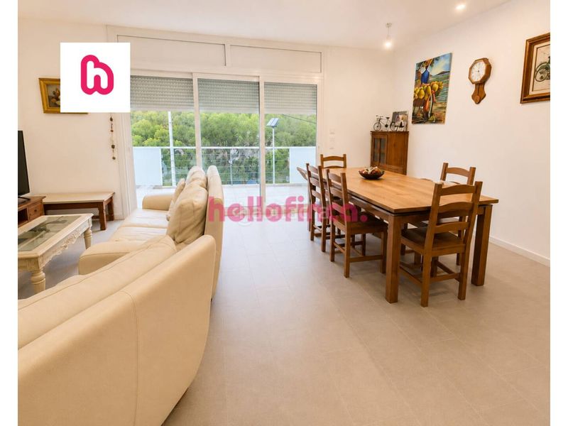 Foto ef669e35-92e2-4e76-ae32-7e860e014fb3. Casa aparellada amb aparcament a Canyelles