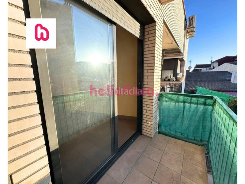 Foto c05581b8-da3e-44f0-8372-ae81b00df000. Dúplex  en venta con balcón, terraza, parking y trastero en Rubí