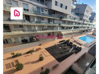 Pis  Pasaje del mar d´alborán. Piso reformado con piscina y 2 balcones en la mora  badalona