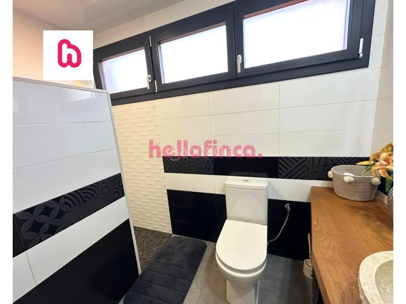 Foto 6d4e38bc-218d-4f25-9fa6-4b9c22c6fdc0. Xalet amb calefacció aparcament piscina a Lliçà d´Amunt