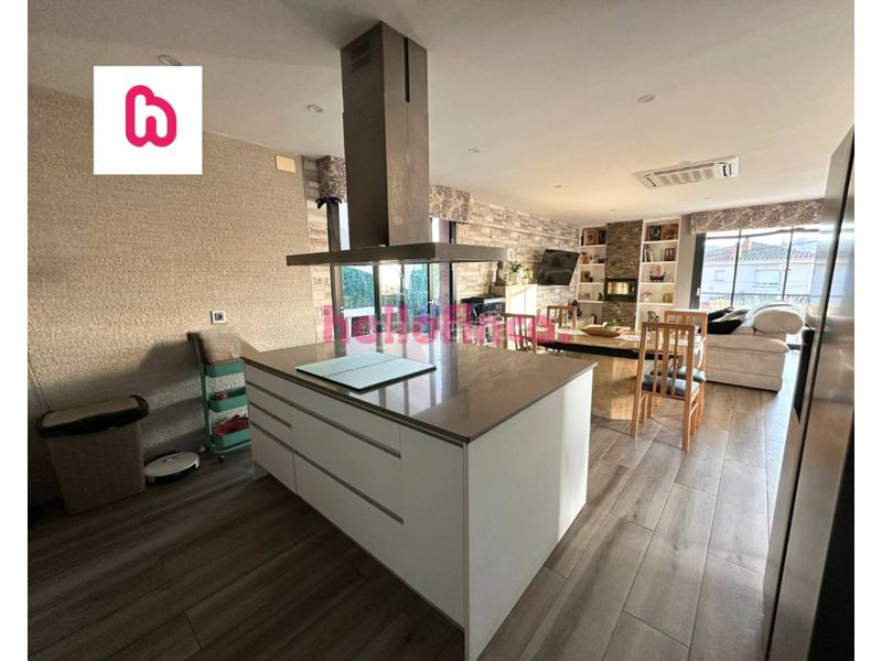 Foto 77a6b748-1994-420f-a075-acaebe79f1f1. Xalet amb calefacció aparcament piscina a Lliçà d´Amunt