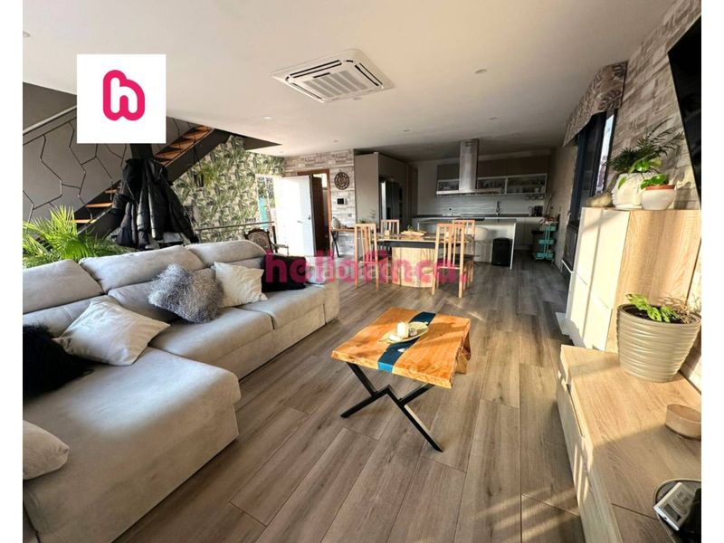 Foto e3d6ec8e-08b8-48eb-a9f1-2b4b2b7843a8. Xalet amb calefacció aparcament piscina a Lliçà d´Amunt