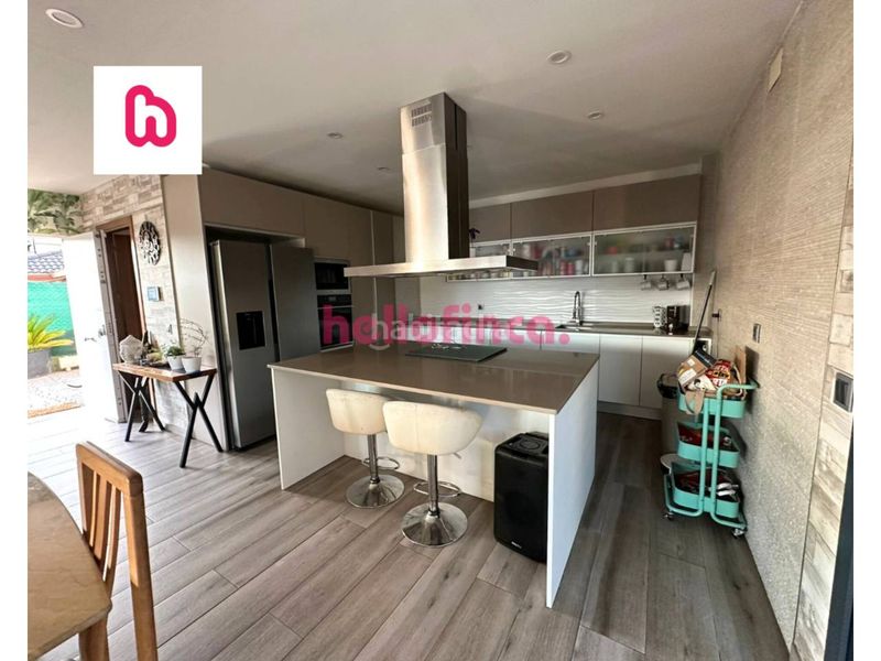 Foto f96d939f-872e-4508-9fc7-c54487f8bf65. Xalet amb calefacció aparcament piscina a Lliçà d´Amunt