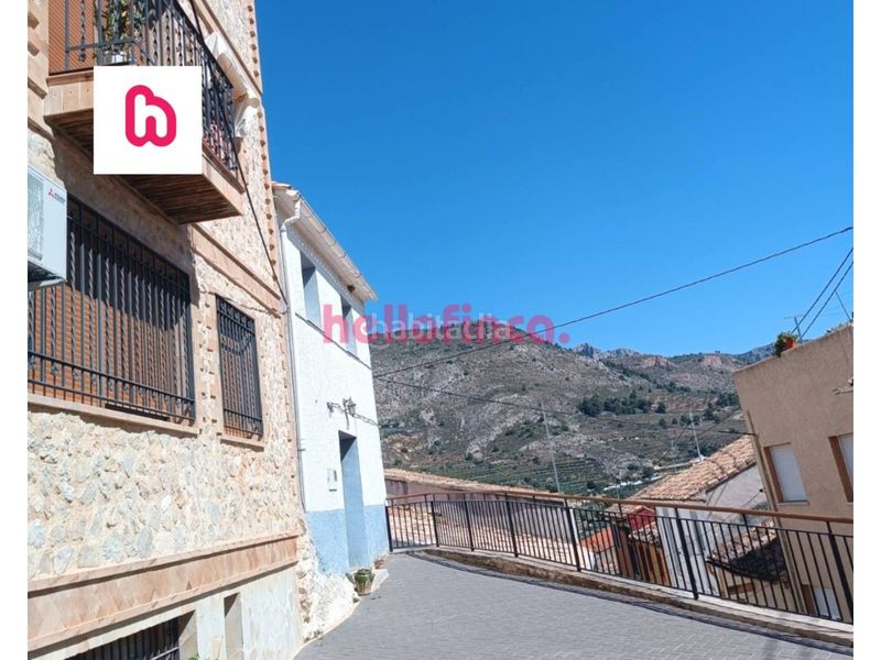 Foto 1213f4a4-355d-442b-abc6-22977660b7b3. Casa amb calefacció a Confrides
