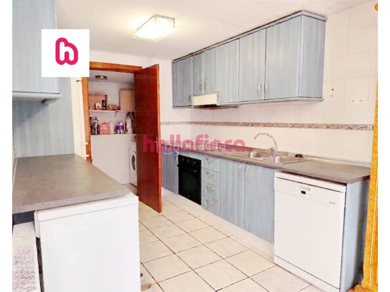 Foto 3b6a36e2-b6f7-4d88-ad4a-faf2482952a3. Casa adossada amb calefacció aparcament piscina a Empuriabrava