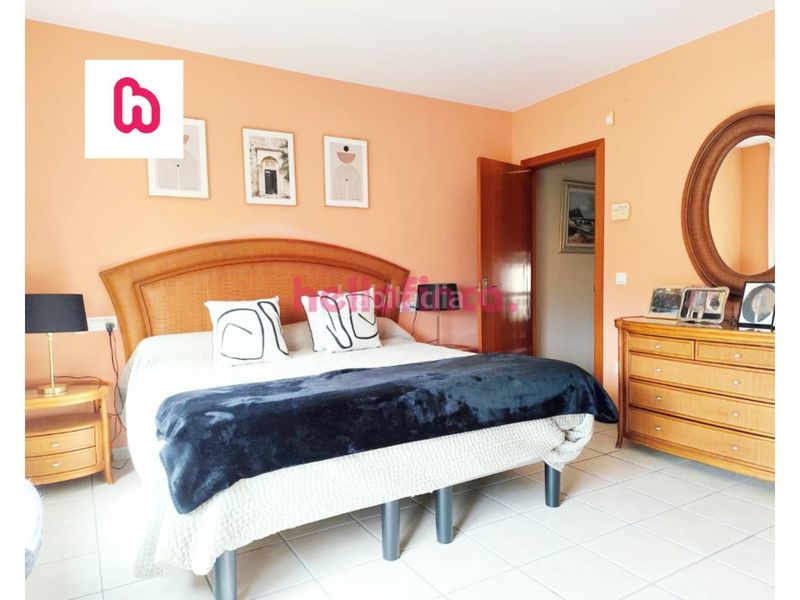 Foto 3e703e6c-8a73-44ef-8b4f-8b44261bdf51. Casa adossada amb calefacció aparcament piscina a Empuriabrava