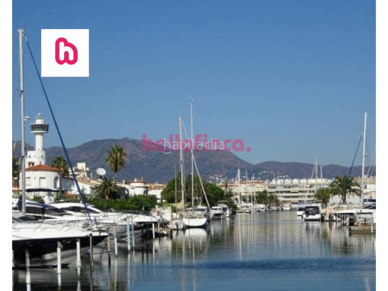 Foto 4829713d-8570-4cf0-84b7-4f87c34403da. Casa adossada amb calefacció aparcament piscina a Empuriabrava