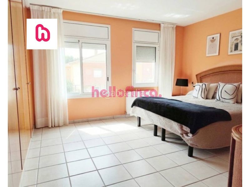 Foto f1cc4a91-4097-436b-8aef-01007965a408. Casa adossada amb calefacció aparcament piscina a Empuriabrava