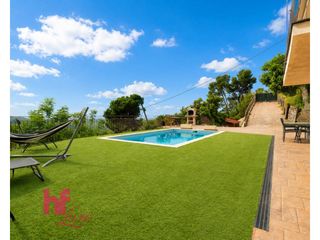 Chalet  Calle maresme. Casa independiente a cuatro vientos en la urbanización de vistam