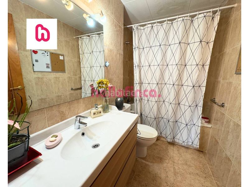 Foto 4ffd94ff-8a23-4eb0-b075-f4cd24680e93. Dúplex  a la venta en el centro en Malgrat de Mar