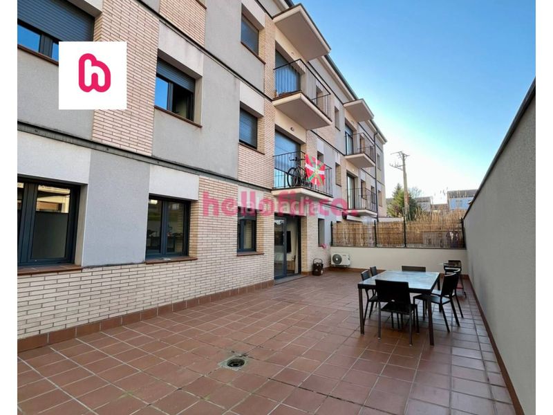 Foto d4edf533-4e60-44e0-8d94-54a651264700. Pis amb calefacció aparcament a Prats de Lluçanès