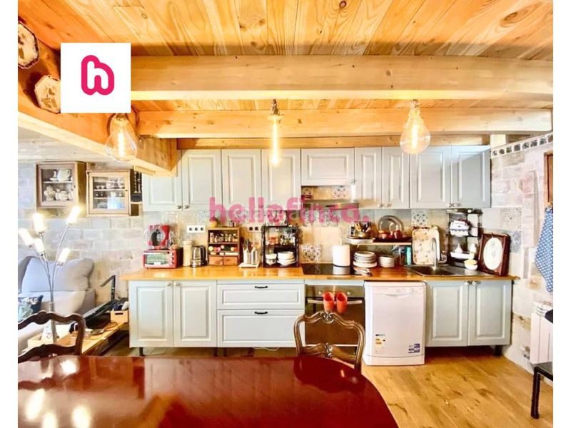 Foto de14aa12-fa21-47a3-bfda-56cb477d2a15. Dúplex amb calefacció a Sant Joan les Fonts