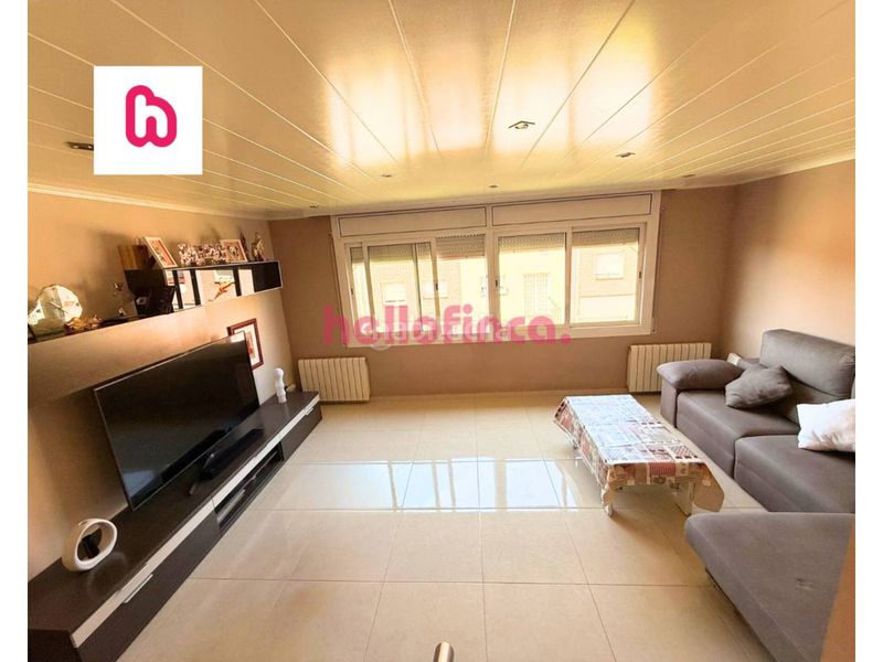 Foto 2a8d433f-98d2-4e6e-aaf7-7b582a32153f. Casa amb calefacció aparcament a Bufalà Badalona