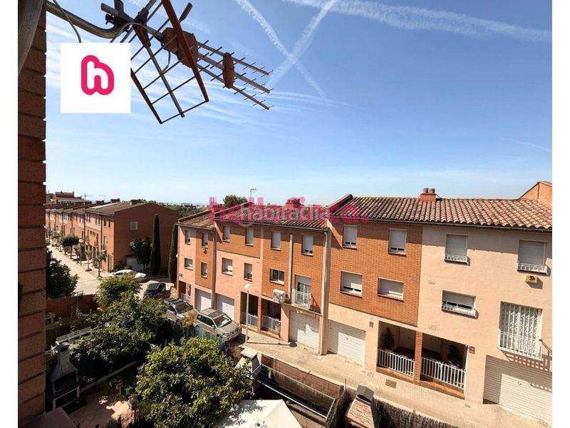 Foto 15f39b0a-6aec-4b91-8b95-0a21fc7318b5. Casa adossada amb calefacció aparcament a Bufalà Badalona