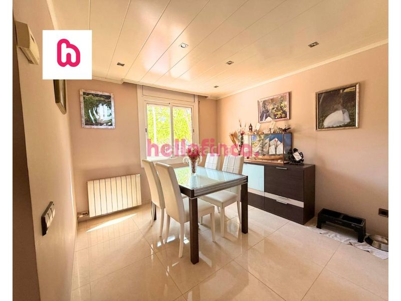 Foto 530ad7f8-cbcc-4bfa-9fbc-a7bcaab5098a. Casa adossada amb calefacció aparcament a Bufalà Badalona